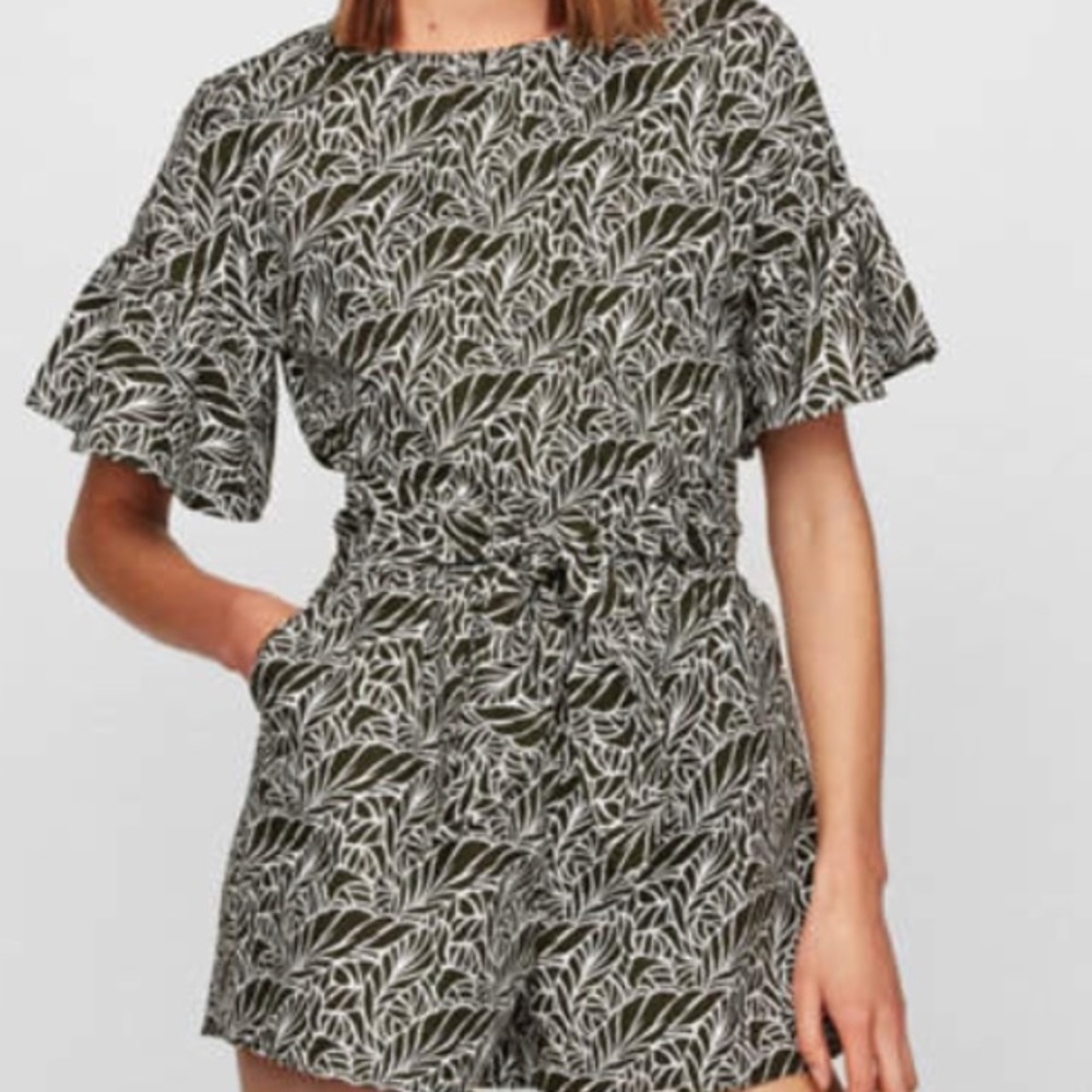 NWOT Green Express Floral Leaf/ Leaves Romper